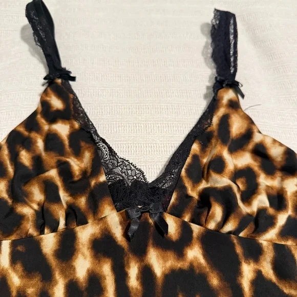 Betsey Johnson Leopard Print Chemise - Picture 2 of 7